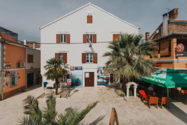 Muzej na rivi s jedinstvenom zbirkom predmeta s potopljenog broda iz 16. stoljeća.