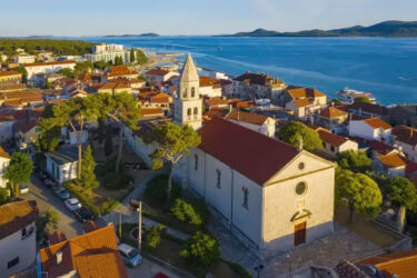 Župna crkva sv. Stošije čuva Biograd pod zaštitom svoje svetice.